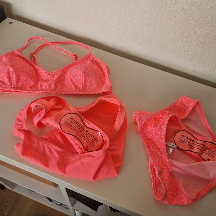 Dois conjuntos de biquinis com 3 peças cada n.°38 novos