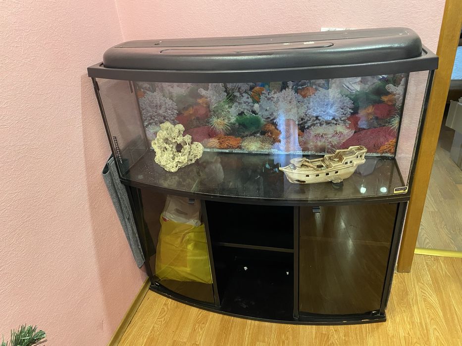 Продаи аквариум на 220л с полкой