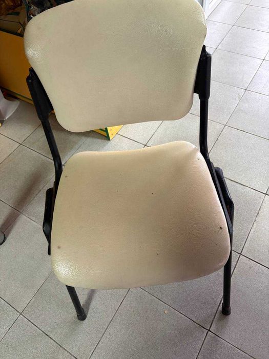 Столи крісла для магазину офісу .