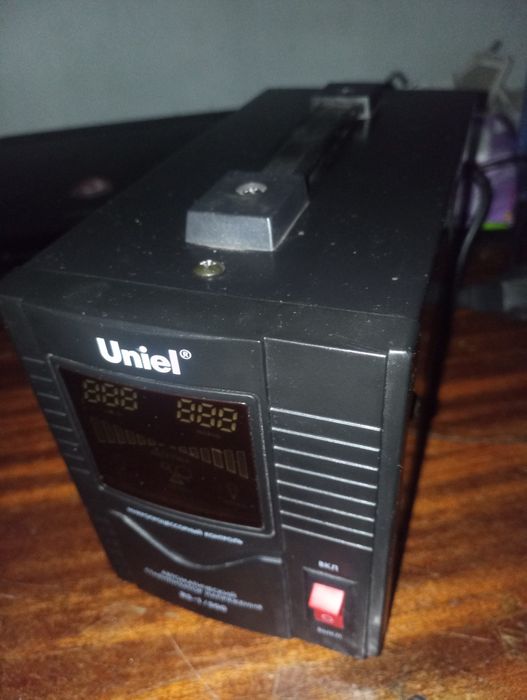 Uniel 500Va Стабілізатор напруги 140-260V