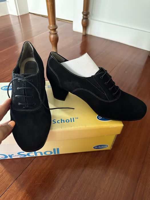 Botas com tacão pretas e cordões da Dr. Scholl's