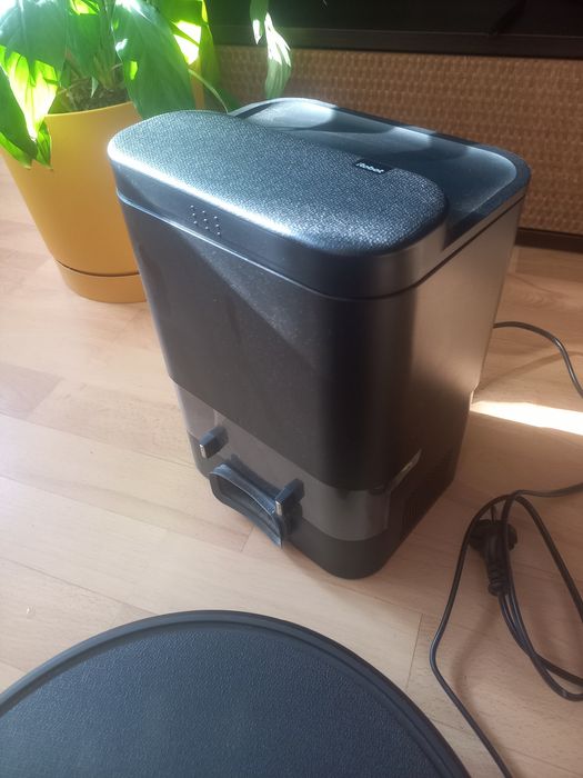 iRobot Roomba że stacją