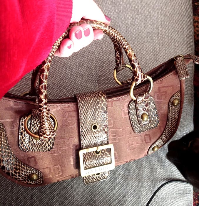 Mała zgrabna torebka