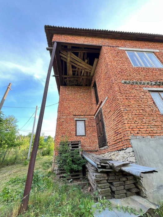 Продається 2-поверховий будинок с. Коросне, біля Перемишлян
