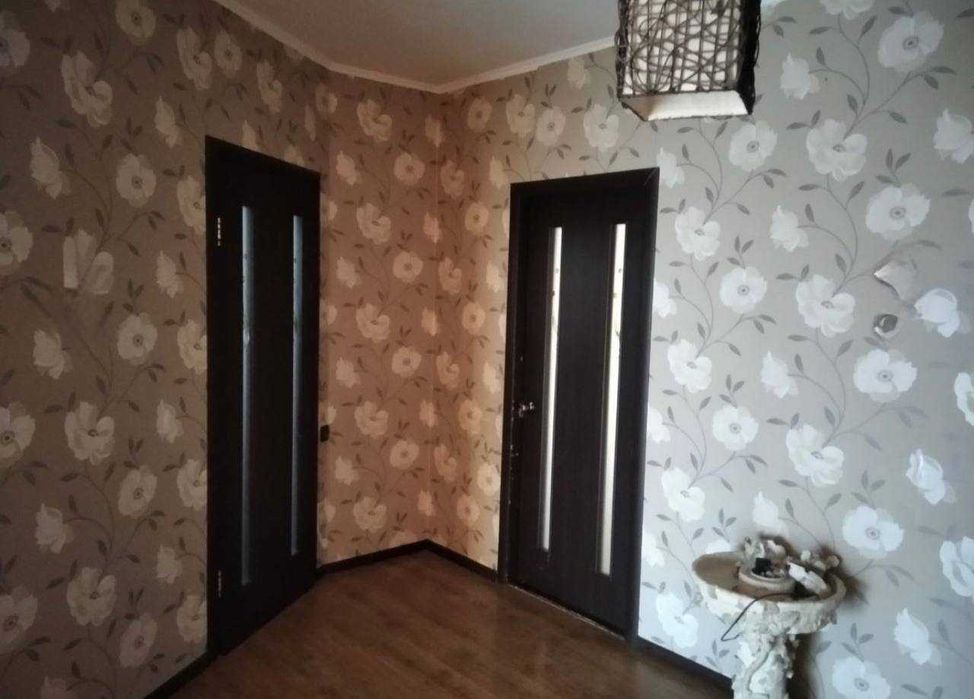 Гарний просторий будинок у передмісті Одеси