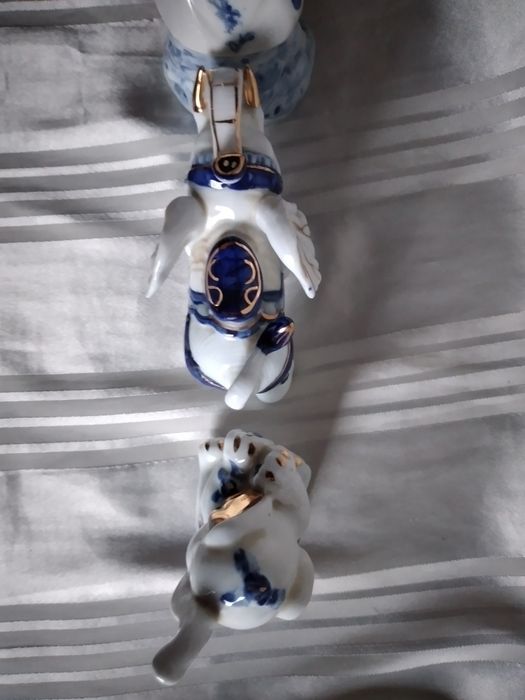 Porcelanowe słoniki.