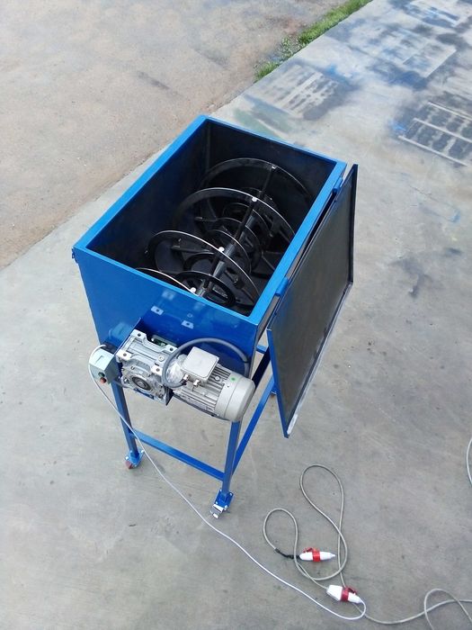 Змішувач кормів горизонтальний,шнековый кормосмеитель от производителя