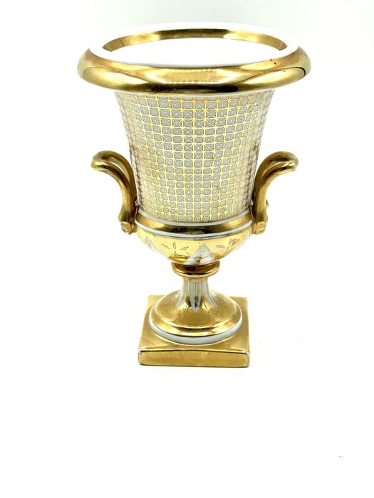 Anfora porcelana Sevres, francesa, pintada a ouro