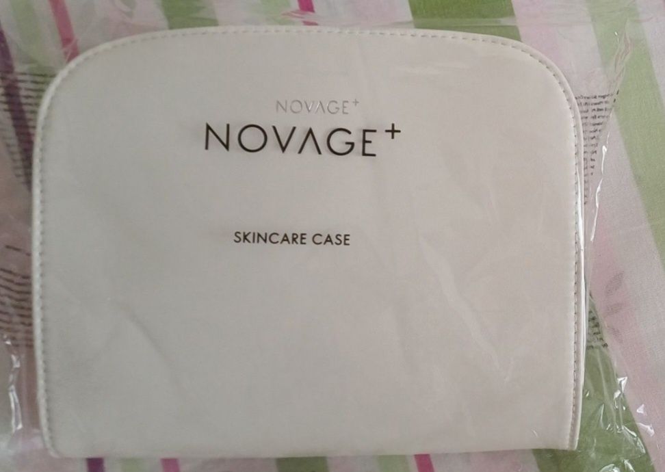 Biała kosmetyczka Novage+ Oriflame Nowa 20x12x9 cm