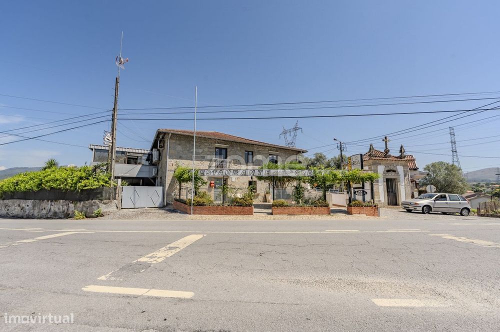 Moradia com Restaurante e Alojamento Local - Póvoa de Lanhoso