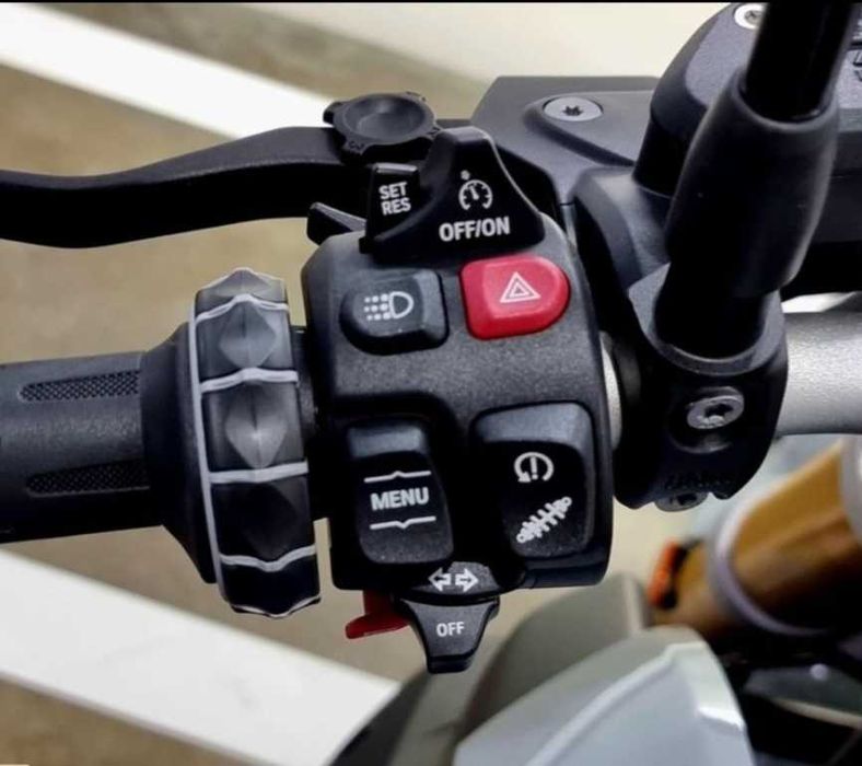 BMW R 1250 R (( 5,000 Kms )) Nacional