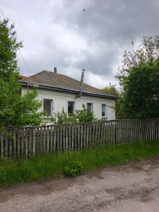 Продам приватизовоний будинок з приватизованою землею 45 соток.