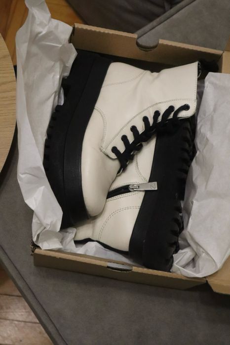 Черевики Zara білі на товстій підошві 36 р