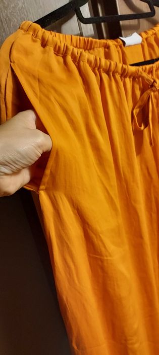 Spódnica długa pomarańczowa z kieszeniami.Nowa.