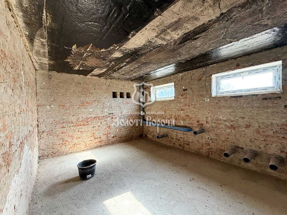 Будинок, 2 поверхи, ділянка — 0,8 га. с. Гавронщина, Макарівський р-н