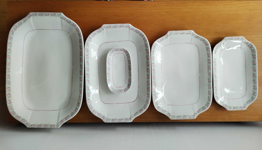 Duas terrinas e  cinco travessas Vista Alegre - anos sessenta.