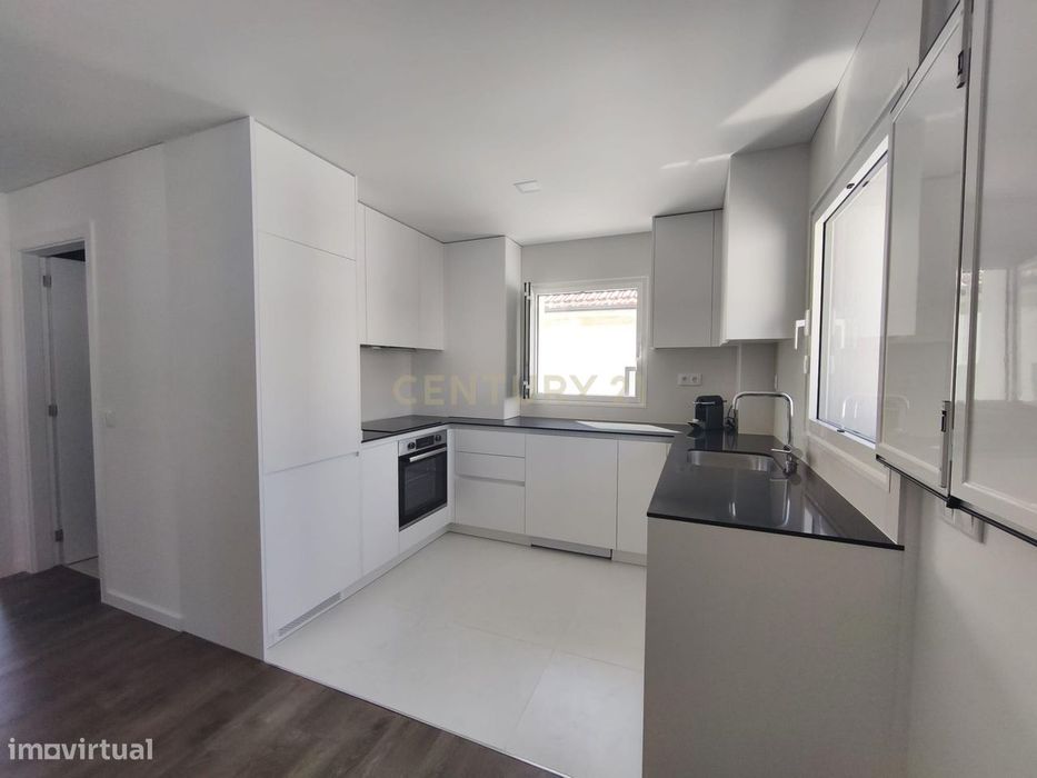 Apartamento T2 moderno e bem localizado