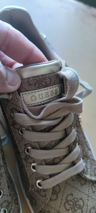 Продам  кожаные красовки Guess