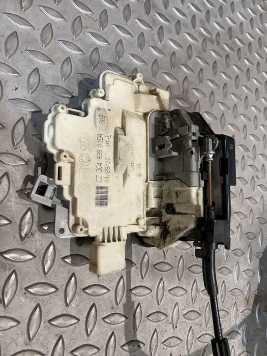 Fecho fechadura tras esquerda passat B6
