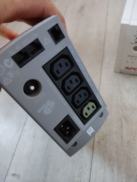 ДБЖ APC Back-UPS RS 650 / 220-240 V / 650 V·А / 540W / 4 виходи / без