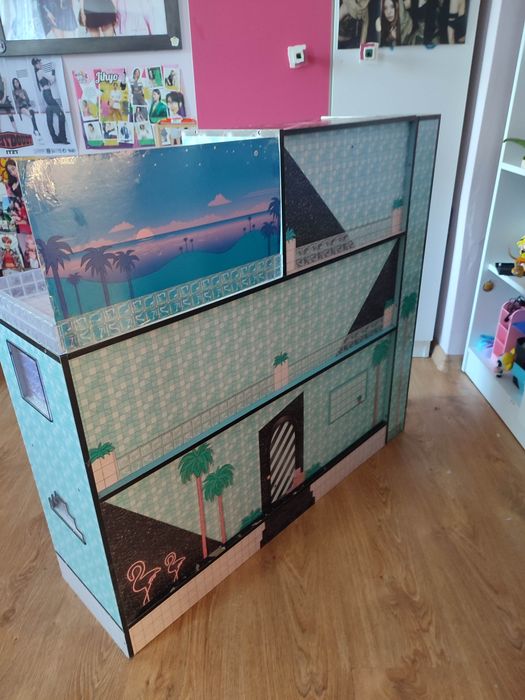 Domek drewniany dla lalek lol