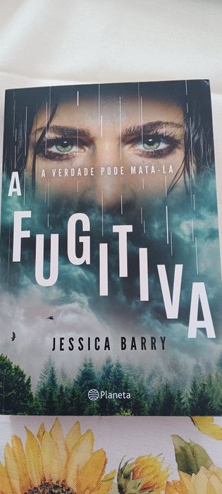Livros usados com marcas de envelhecimento