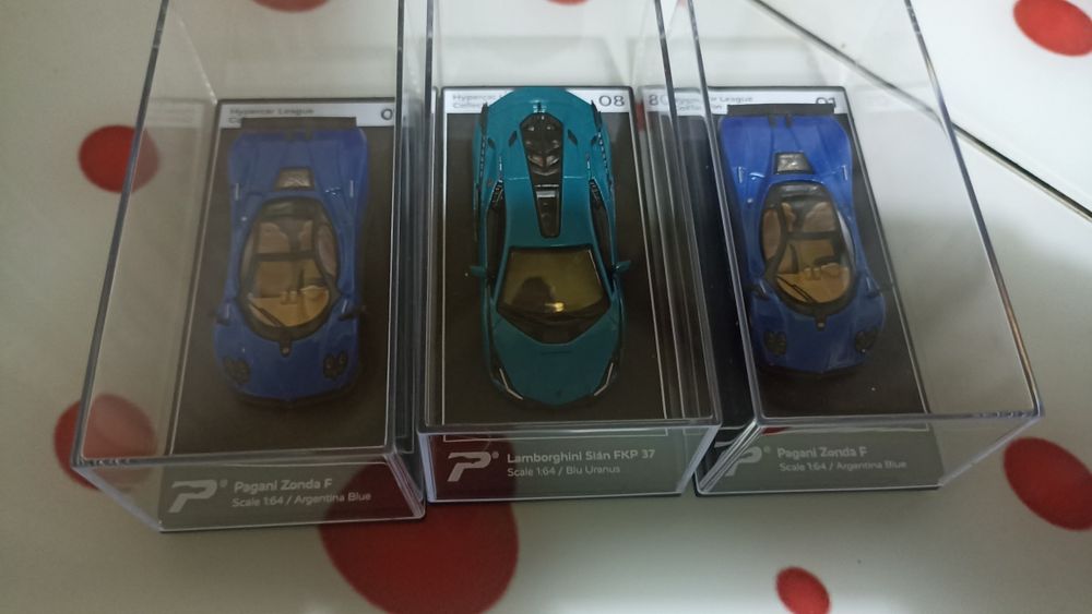 Машинки моделі hot wheels та інші.