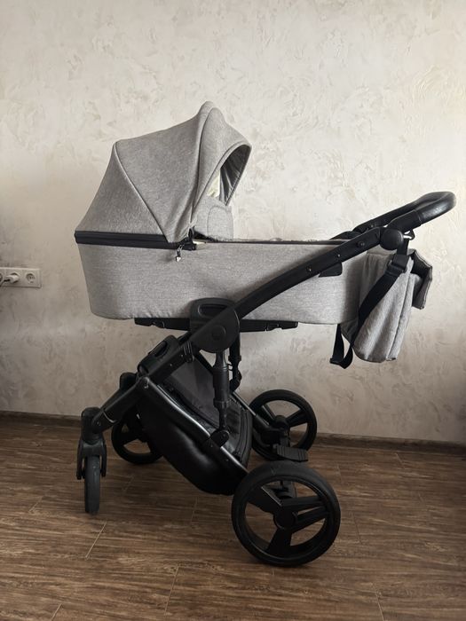 Дитяча коляска INVICTUS 2 в 1 V-PLUS