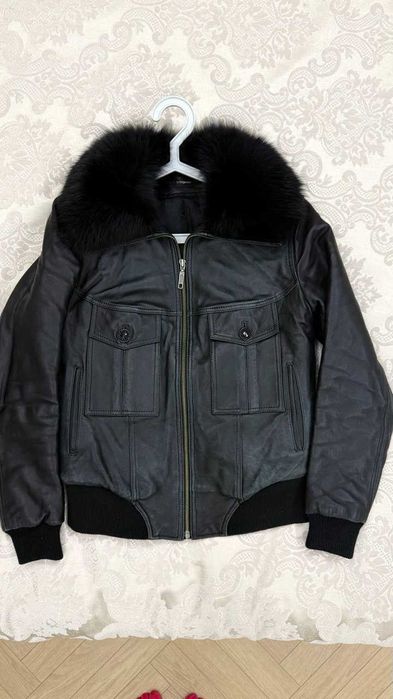 Жіноча шкіряна куртка