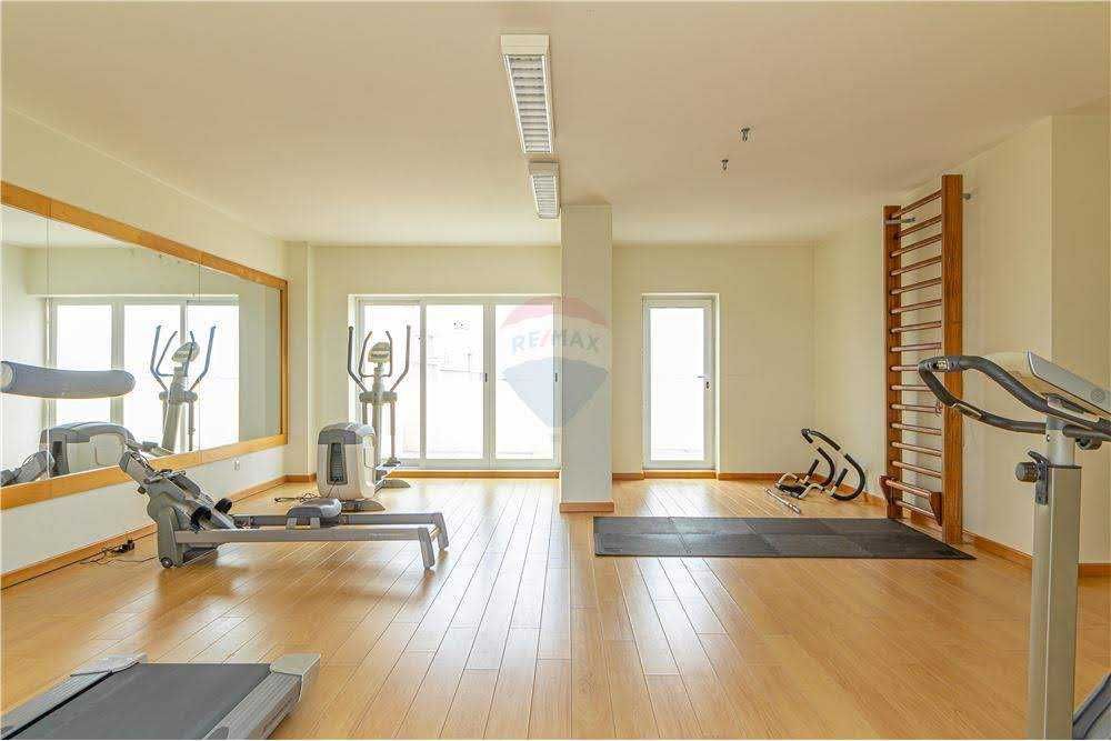 Apartamento T2 com Piscina, Ginásio e Varandas – Montijo