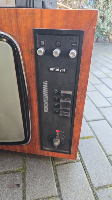 Zabytkowy telewizor Ametyst z przystawką
