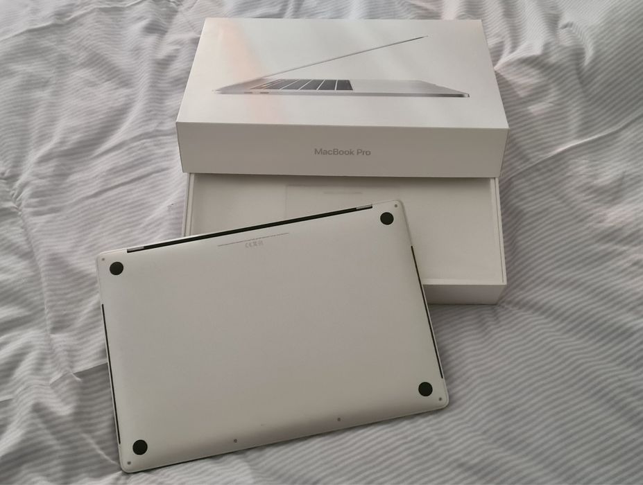 MacBook Pro Retina 15.4 inch OctaCore i9 - 16GB - SSD 500GB