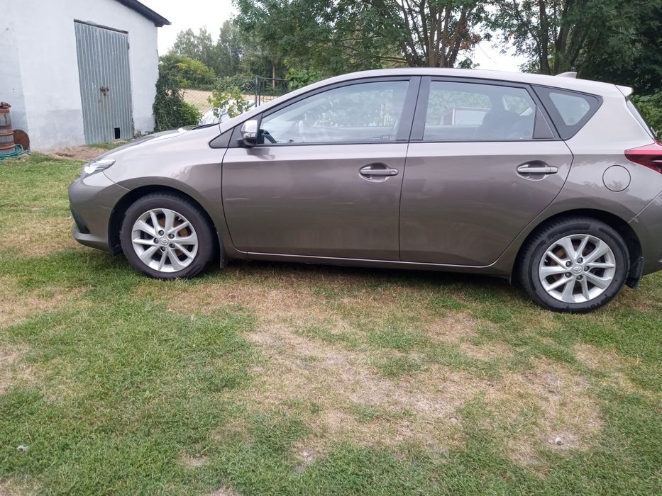 Toyota Auris 1.6  benzyna