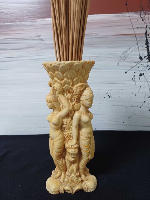 Vaso de resina Indiano esculpido vintage