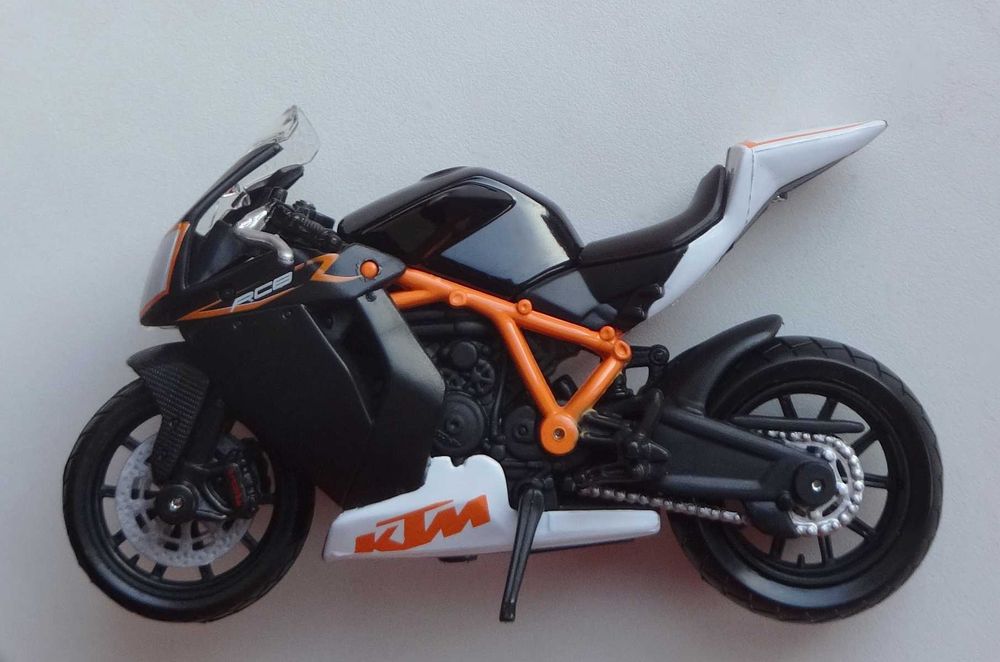 Модель мотоцикла KTM 1190 RC8 R 1:18