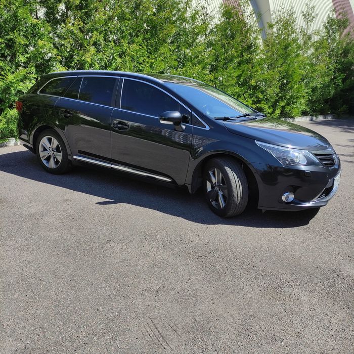 Toyota avensis . 2 л дизель 2014 г