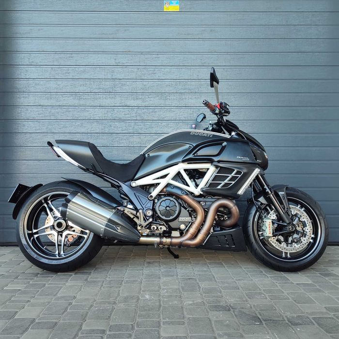Продам мотоцикл Ducati Diavel 1200 AMG (2942)