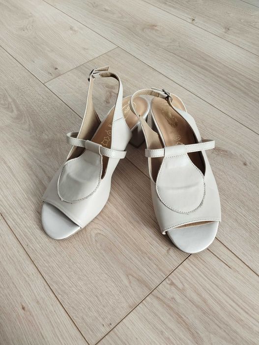 Nowe damskie skórzane sandały R-37