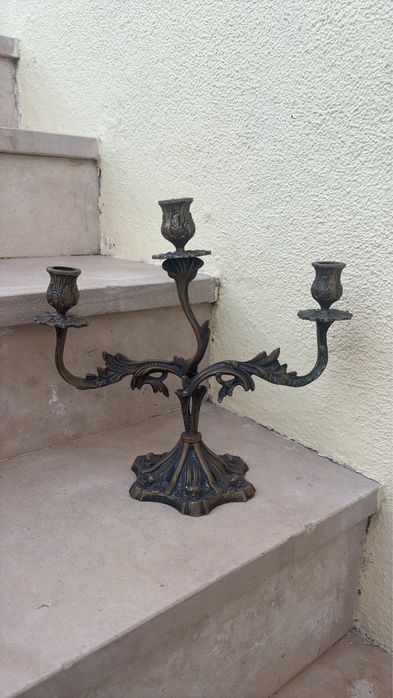 Candelabro de Mesa Vintage – 3 Braços – Metal Trabalhado