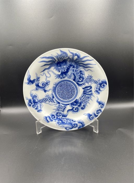 Prato porcelana japonesa antigo, com dragao azul e branco, sec XIX