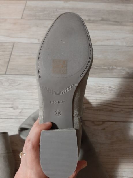 Szare zamszowe długie muszkieterki