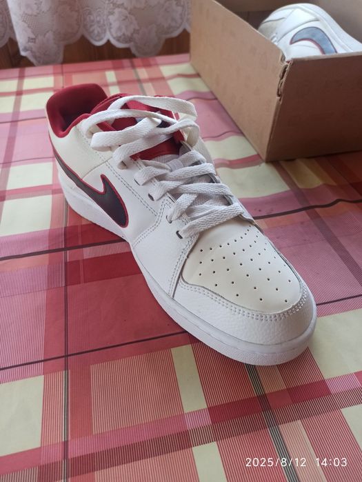 Кросівки NIKE нові привезені з Італії.