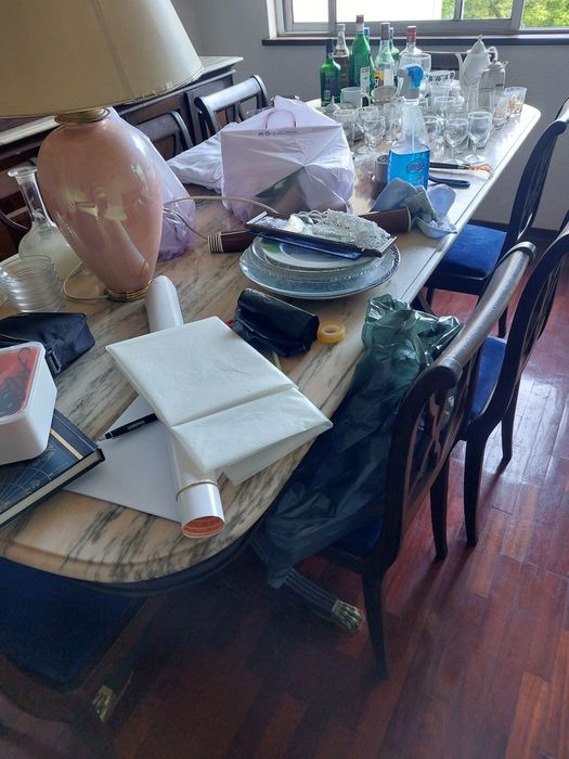 Mesa mármore + 8 cadeiras