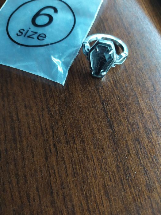 Modny pierścionek - nowy