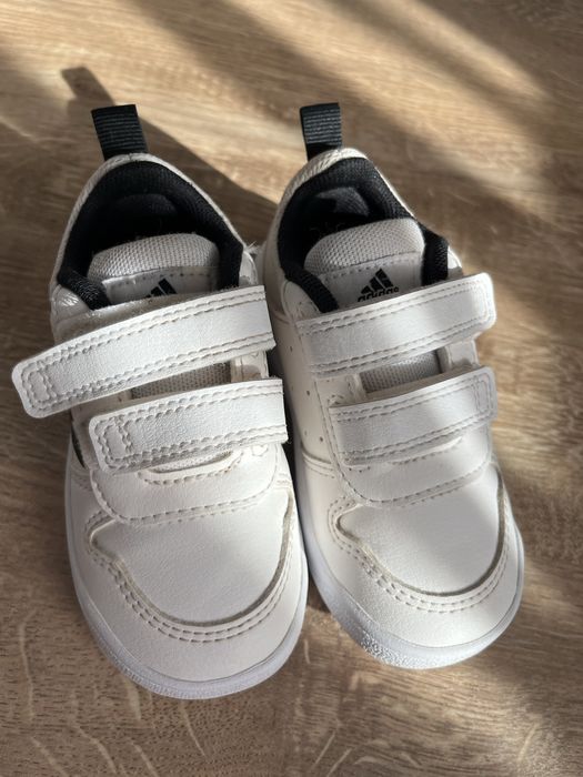 Дитячі кросівки adidas