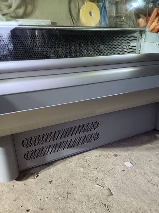 Lada chłodnicza sprawna.