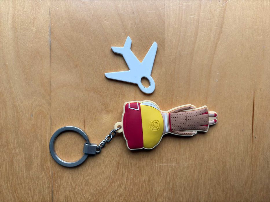 Brelok Emirates Stewardessa i samolot. Stan idealny. Pamiątka