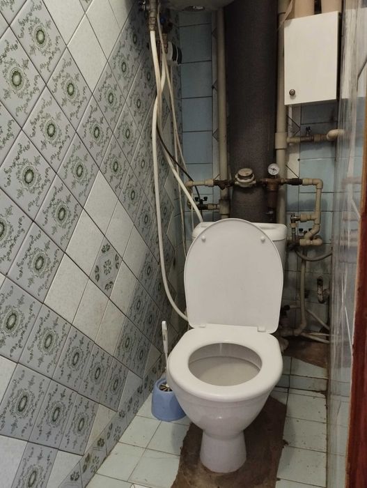 Метро Холодная Гора продам 2- к. квартиру.