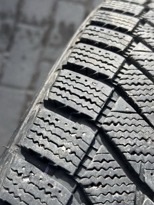 Зимові шини Hankook Winter i*cept iz 2 XL 215/65/r16 102T