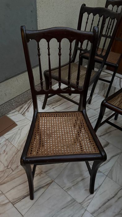 5 Cadeiras de jantar antigas em palhinha